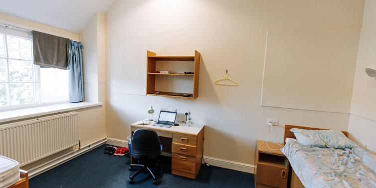 ESL Languages residence London Spring Campus
