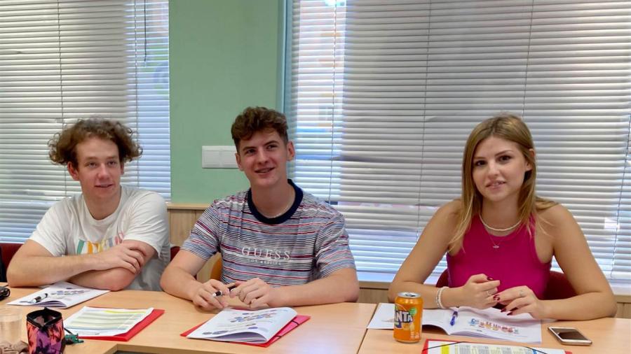 ESL Languages Colegio Maravillas Young Adults gallery 1