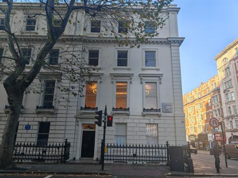 ESL Languages Kaplan London 30+ hero
